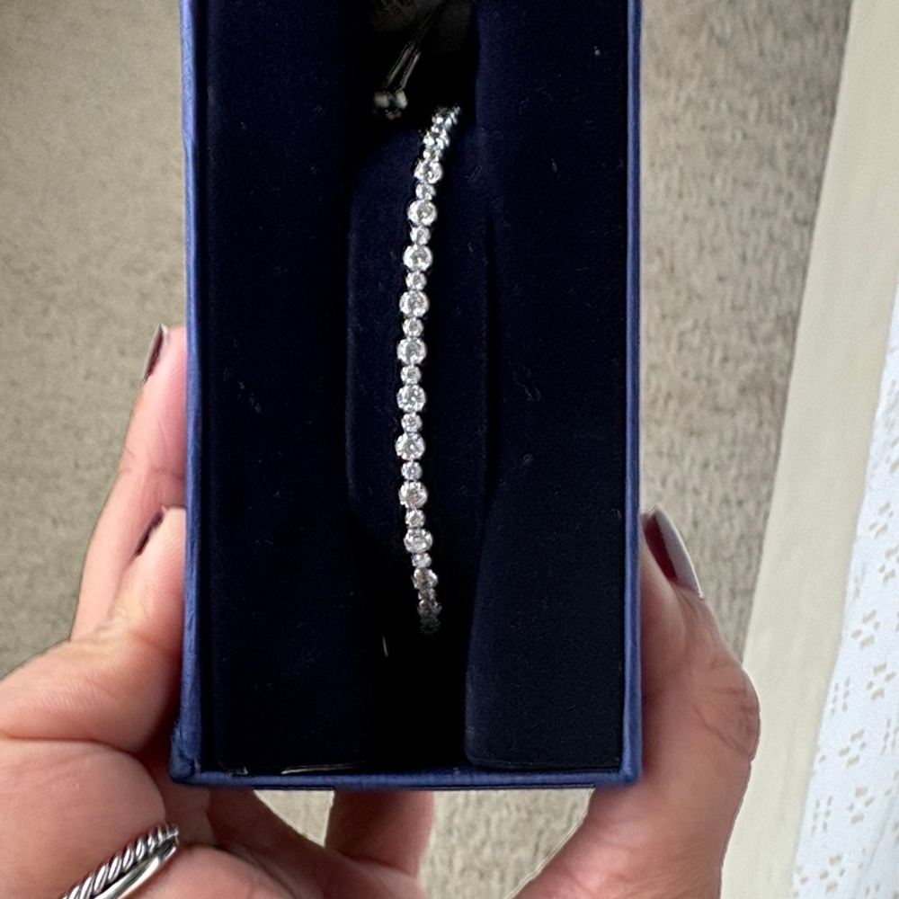 Swarovski Tennis bracelet
Mixed round cuts, White, Rhodium plated